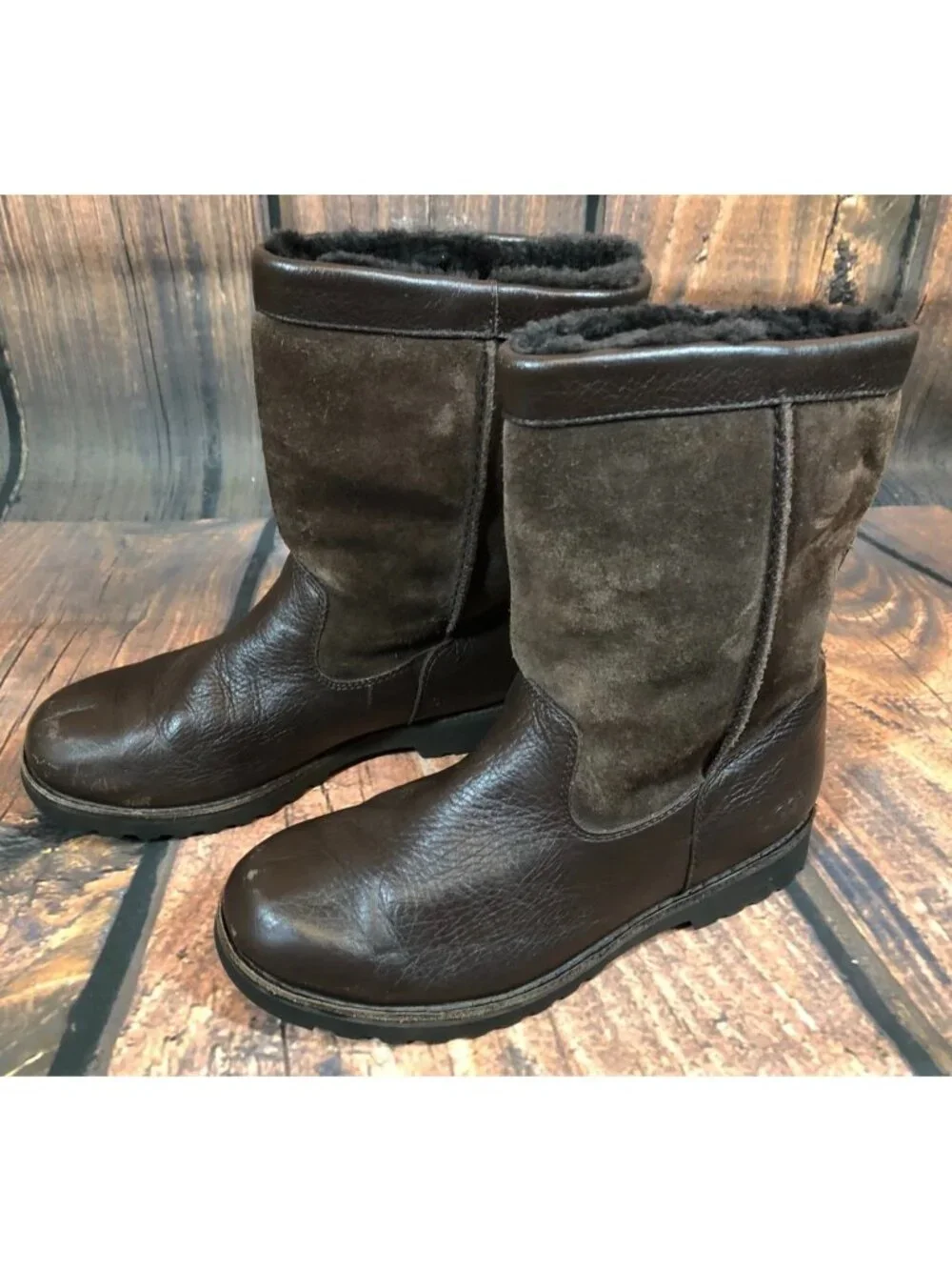 UGG Kids Girls Boys 4 / 34 Riverton Brown Leather Sheepskin Pull-On Boots